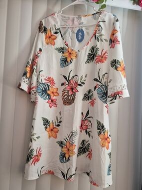 SIZE M...Floral V-Neck Tunic Dress - White with Yellow & Pink Flowers BRAND NEW!